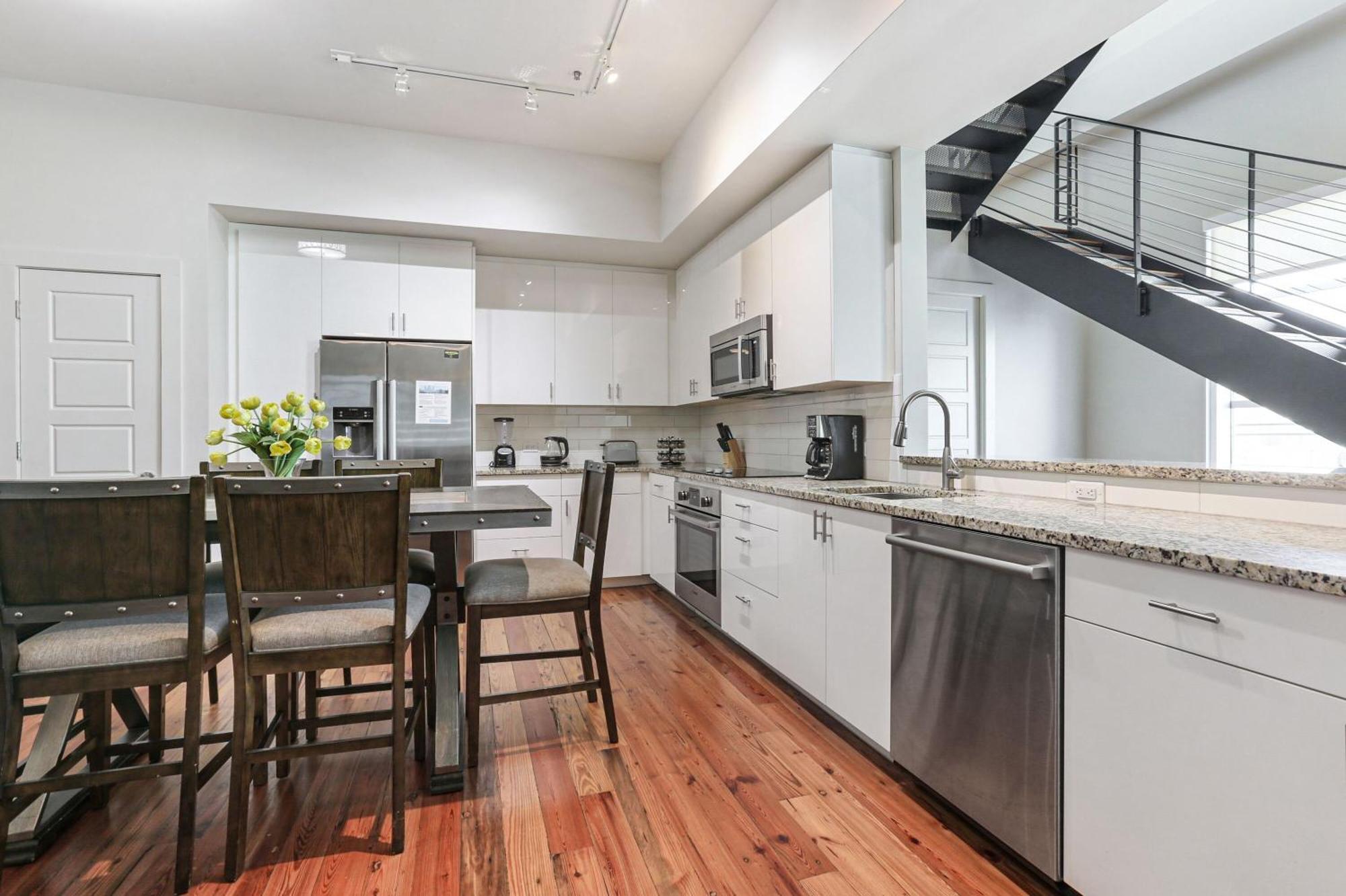 Upscale Condos And Penthouses Close To Canal And Bourbon St Новый Орлеан Экстерьер фото